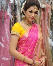 Tollywood Actress Shraddha Das Sexy Saree Photos