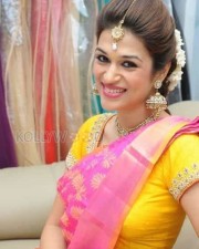 Tollywood Actress Shraddha Das Sexy Saree Photos