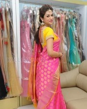 Tollywood Actress Shraddha Das Sexy Saree Photos