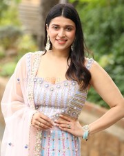 Actress Mannara Chopra at Tiragabadara Saami Movie Success Press Meet Pictures 23