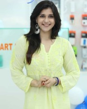 Bollywood Actress Mannara Chopra Inaugurated 55Th Cellbay Multi Brand Mobile Store At Beeramguda Photos 02