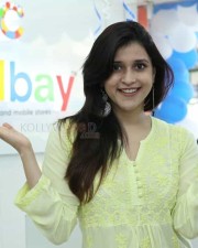 Bollywood Actress Mannara Chopra Inaugurated 55Th Cellbay Multi Brand Mobile Store At Beeramguda Photos 04