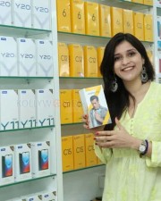 Bollywood Actress Mannara Chopra Inaugurated 55Th Cellbay Multi Brand Mobile Store At Beeramguda Photos 05