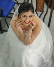 Mannara Chopra Gorgeous In Neon Nails Photos 03