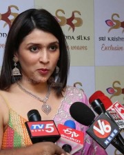 Mannara Chopra Launches Sri Krishna Silks Wedding Collections Photos 08