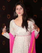 Mannara Chopra Pics 19