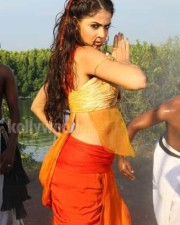 Sexy Genelia In Urumi Stills 12