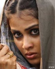 Sexy Genelia In Urumi Stills 17