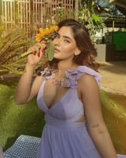 Sumer Singh Case Files Girlfriends Actress Karishma Sharma Garden Photoshoot Pictures 01