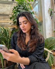 Dreamy Beauty Ketika Sharma Cafe Photos 05