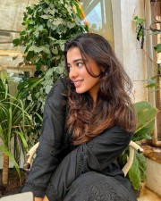 Dreamy Beauty Ketika Sharma Cafe Photos 06