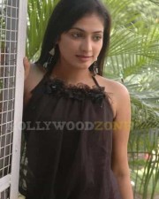 Sexy Actress Hari Priya Stills 01