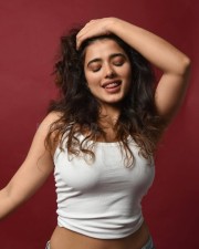 Sexy Beauty Ketika Sharma in a White Crop Top Photos 02