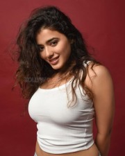 Sexy Beauty Ketika Sharma in a White Crop Top Photos 03