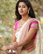 Actress Pavani Sexy Saree Pictures 01