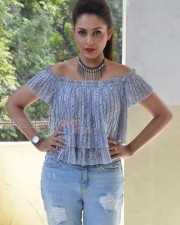 Sexy Actress Madhu Shalini Stills 05