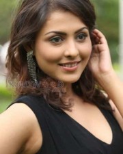 Sexy Madhu Shalini Photos 14