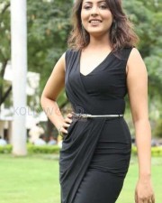 Sexy Madhu Shalini Photos 31