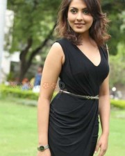 Sexy Madhu Shalini Photos 36