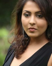 Sexy Madhu Shalini Photos 39