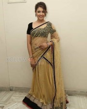 Tolly Actress Madhu Shalini Sexy Pictures 04