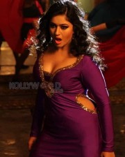 Aranmanai 2 Heroine Poonam Bajwa Sexy Photos 58