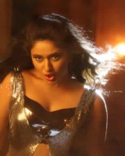 Aranmanai 2 Heroine Poonam Bajwa Sexy Photos 88