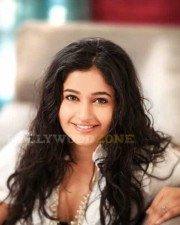 Hot And Sexy Poonam Bajwa Pics 12