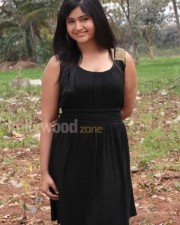 Manthrikan Heroine Poonam Bajwa Cute Stills 09