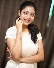 Actress Varsha Bollamma at Swathi Muthyam Movie Interview Photos 19