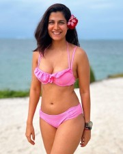 Adbhut Actress Shreya Dhanwanthary in a Pink Bikini Photos 07