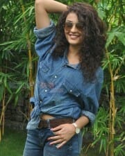 Run Raja Run Movie Heroine Seerat Kapoor Pictures 12