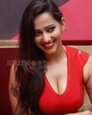 Sanjana Singh Sexy Cleavage Photos 13