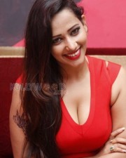 Sanjana Singh Sexy Cleavage Photos 19