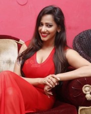 Sanjana Singh Sexy Cleavage Photos 20