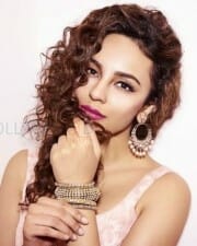 Sexy Seerat Kapoor Pictures 13