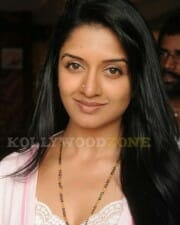 Sexy Vimala Raman Pics 07