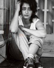 Vivegam Heroine Akshara Haasan Pictures 08