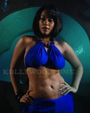 Hot Sexy Mumaith Khan Glamour Stills 19