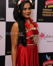 Karthika Nair At Chennai International Fashion Show Photos 02