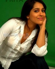 Rashmi Gautam Hot Cleavage Photos 04