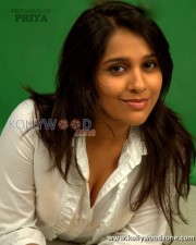 Rashmi Gautam Hot Cleavage Photos 05