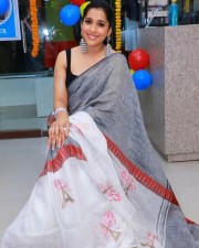 Anchor Rashmi Gautam Latest Photoshoot in Saree