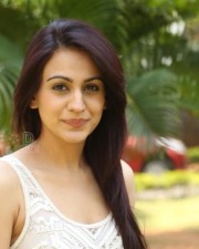 Salim Heroine Aksha Pardasany Stills 15