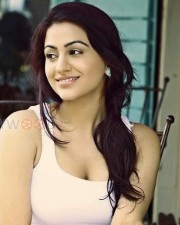 Sexy Actress Aksha Pictures 02