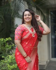 Tenant Actress Ester Noronha Glam Saree Photoshoot Pictures 09