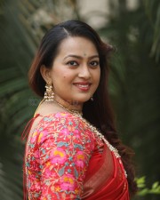 Tenant Actress Ester Noronha Glam Saree Photoshoot Pictures 35