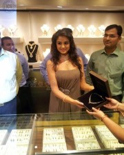 Sexy Actress Asmitha Sood At Joy Alukkas Showroom Pictures 02