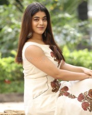 Yamini Bhaskar At Bhale Manchi Chowka Beram Movie Trailer Launch Photos 14