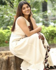 Yamini Bhaskar At Bhale Manchi Chowka Beram Movie Trailer Launch Photos 16